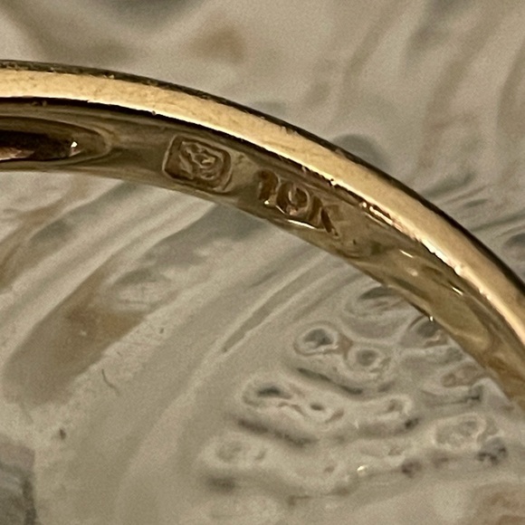 10kt solid yellow gold 2ct+ princess cut and tapered baguette engagement ring - Picture 7 of 9